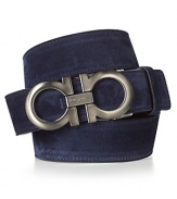 Show your true colors with the super cool blue suede belt, adorned with Salvatore Ferragamo's signature Gancini logo buckle in duplicate.