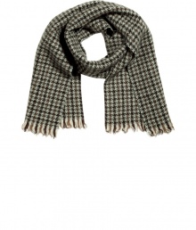 Wrap yourself up in style with this classic houndstooth print scarf from Ermanno Scervino - All-over print, frayed edges - Style with a cashmere pullover, chinos, and a modernized parka