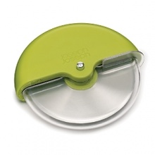 Divide up pizzas, sandwiches and pastries effortlessly with this handy utensil. Push the button and the blade guard automatically slides open, exposing the bevelled, stainless-steel blade. Simply roll the cutting wheel across, or through, food to cut. The design is comfortable to hold, gives more control when cutting and requires less effort than knives or conventional pizza cutters.