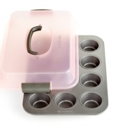 Bake & take! Now it's easy to share your favorite sweet treats with coworkers, the kids at school or your neighbor down the block. This versatile cupcake pan & carrying lid takes you from prep to presentation-the heavy-gauge aluminized pan features layers of nonstick coating for easy sweet release and the durable locking lid has a convenient carrying handle. Lifetime warranty.