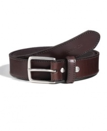 Rise above your style slump. Throw on this casual leather belt from Nautica for instant polish.