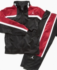 Sharpen his court fashion skills with these sweet warm-up pants from Nike.