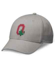 This swoosh hat from Nike gives you bold Buckeye style for Saturday's gridiron matches.