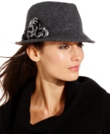 Reminiscent of the silver screen divas from the '40s, this fedora design from nine West speaks chic style. Soft wool felt is topped off with a romantic floral accent, for a look that's altogether alluring.