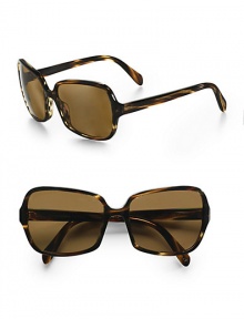 Retro chic style with this plastic frame. Available in cocobolo with brown polarized lens. 100% UV protection Imported 