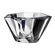 Like the most precious treasures, Malin Lindahl's new jewels - a vase, a bowl and a platter - adorn the contemporary home. The shimmering facets and asymmetrical design give the hand-cut, glistening Orrefors crystal an innovative, inspiring presence.