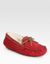 Moccasin-inspired suede style with leather trim and shearling lining for ultimate comfort. Suede upper Shearling lining Rubber sole Padded insole ImportedOUR FIT MODEL RECOMMENDS ordering true whole size; ½ sizes should order the next whole size up.