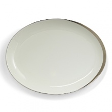 A hand-painted crescent of stunning platinum rims the edges of this thoroughly modern dinnerware collection.