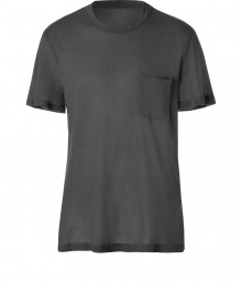 Stylish T-shirt made ​.​.in fine dark grey cotton - A classic must from hip L.A. label James Perse - Extremely comfortable and high quality material, machine washable - Casual, slightly wider embroidered crew neck - Slimmer, longer cut with short sleeves - Decorative chest pocket detail -A perfect everyday basic to be worn solo, or under a pullover or blazer - Goes with jeans in all washes, chinos or shorts