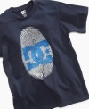 Help him keep the pulse on relaxed fashion with this graphic print tee shirt from DC shoes.