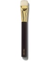 Tom Ford's brush collection is designed to bring ease and luxury to the process of creating your look - they make expert makeup application completely effortless.  Sculpt and contour the face with precision using this brush designed as the companion to the Tom Ford Shade and Illuminate compact. Developed with synthetic hair, it helps to highlight or shade the face to achieve symmetry without creating streaks or unnatural lines. Handle is designed for true comfort and balance.