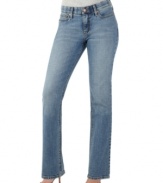 These Levi's 525 Perfect Waist jeans feature a no-gap elastic inset at the waistband for a fit that contours to your waist to create a perfectly flattering silhouette.