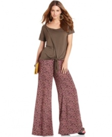 With a retro '90s appeal, these RACHEL Rachel Roy printed palazzo pants are perfect for a fashion-forward look -- be sure to elevate them with platforms!