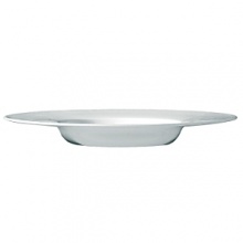 Hommage is like another point of view; very white, very flat porcelain, generously wide-rimmed and superimposed with shapes to inspire the chef and enhance the food. Hommage is an unostentatious part of the set up and can be used from preparation in the kitchen to tasting in the restaurant.