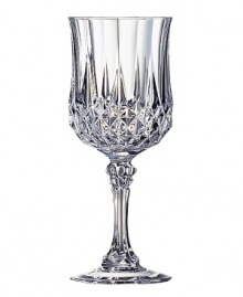 A fine vintage. Reminiscent of the most ornate jewelry of the Gilded Age, these Diamax goblets are cut in crystal-clear glass with popular Longchamps styling.