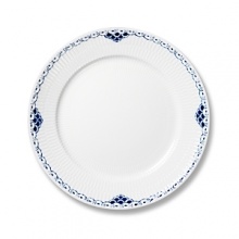 The beautiful lace borders encircling every items of the Princess dinnerware series are decorated with mussels, revealing a close relationship with the fluted services. Both the actual pieces and the hand-painted pattern of this distinctive collection were designed by Arnold Krog in the 1880, when he was artistic director of Royal Copenhagen Porcelain Manufactory. This series, however, was not actually produced for practically another hundred years in 1978.