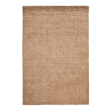 Hand-knotted in Tibet and rendered in plush Tibetan wool, this SAFAVIEH rug is artfully designed in a timeless Greek key pattern.