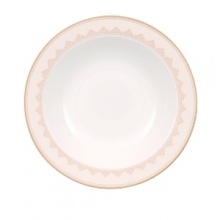 The Samarkand bone china collection by Villeroy & Boch combines stylish, exotic elements with timeless elegance. Precious golden bands and chains decorate this pure white bone china pattern. Warm ivory tones add a harmonious touch. Mix and match with coordinating Mosaic-designed pieces for a look that is truly your own.