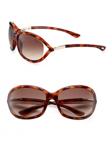 Rectangular frames in light-weight plastic with chic, semi-floating lens. Available in dark havana with brown gradient lens,. Metal accented temples100% UV protectionMade in Italy 