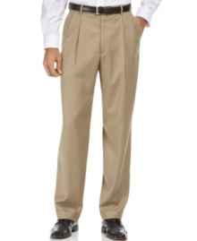 A cool, comfortable complement to any dressed-up look, these timeless dress pants from Club Room add plenty of versatility to your workweek wardrobe.