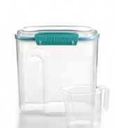 Short on measuring cups? Keep things simple with Martha Stewart Collection's storage container with measuring cup. Store sugar, flour, rice or other dry goods--along with the cup. When it comes time to measure, just scoop and reseal! Limited lifetime warranty.