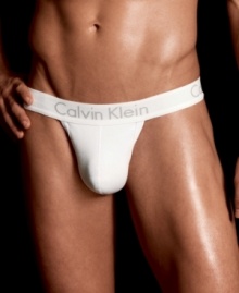 For the man with nothing to hide. You'll exude confidence in this sleek thong from Calvin Klein.