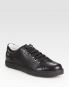 Make moves around the town in this refined classic lace-up constructed in smooth leather with matching rubber sole.Leather upperLeather liningPadded insoleRubber soleMade in Italy