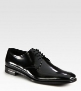 Polished to perfection, this italian leather lace-up is finished with an apron toe.Leather liningLeather soleMade in Italy