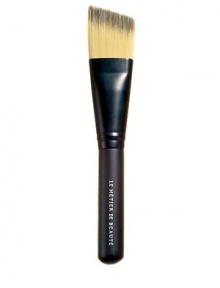 Essential for a chic, sophisticated look. Slightly angled, tapered nylon bristles allow for precise, even application and subtle blending; synthetic brush hairs retain their shape and are easy to clean.  Crafted by master artisans, Le Métier de Beauté Master Brush Collection includes the tools every woman needs for exemplary professional cosmetic application.