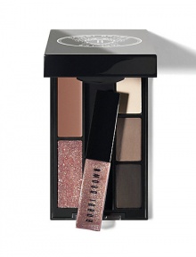 Your go-to gift Monday to Sunday, this pocket-sized palette has it covered with Bobbi's most timeless, tried-and-true colors for eyes and lips. With three Eye Shadows, two Lip Colors, plus a mini Glitter Lip Gloss this compact includes everything you need to achieve a classic, but modern look. 