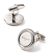 An off the cuff look in polished palladium, this round cufflink sports Salvatore Ferragamo's logo across the front.