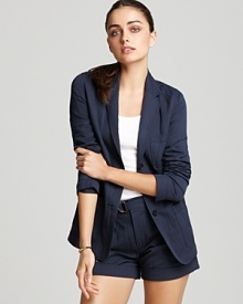 From workdays to weekends, this relaxed Vince blazer polishes your look without structuring it. Boasting a triple-button front closure, it's modern and fresh with a touch of metallic to take it into the evening with chic.