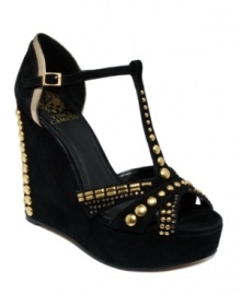 Your one-way ticket to fabulous. Vince Camuto decked out the already amazing Simonas wedge sandals with plenty of studs for an edgy, rock star vibe.