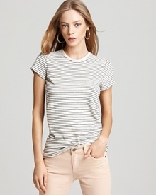 This whisper-soft Vince striped tee reminds you that simplicity is a beautiful thing. With a hint of stretch, the style teams perfectly with your favorite love-worn jeans.