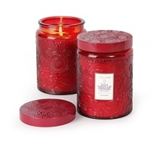 Voluspa's exquisite Goji & Tarocco collection blends ripe goji berries with tart tarocco orange and sweet mango for an exceptional fragrance that scents your home with lush, alluring elegance.