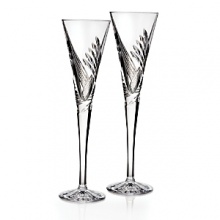 The latest addition to Waterford's 'Wishes' collection, Beginnings champagne flutes are an elegant way to toast special occasions, holidays and new beginnings. From graduations and new jobs to engagements and weddings, every new beginning is a cause for celebration.