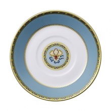 Taking cues from Oriental folklore this ornate dinnerware cuts an impressive figure. Designed with intricate details and rich hues it can be mixed and matched with Villeroy & Boch's Samarkand Mosaic dinnerware or used as a standalone.