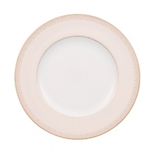 The Samarkand bone china collection by Villeroy & Boch combines stylish, exotic elements with timeless elegance. Precious golden bands and chains decorate this pure white bone china pattern. Warm ivory tones add a harmonious touch. Mix and match with the coordinating Mosaic-designed salad plate for a look that is truly your own.