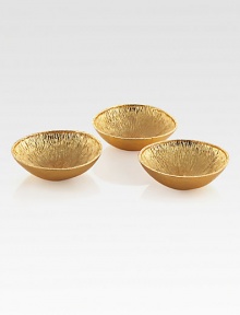 In Italy the lemon symbolizes luck and happiness, an inspiring motif that American craftsman Michael Aram has rendered in gold-plated relief on this stunning table-top set.From the Lemonwood CollectionGold-platedAbout 4¼ diam.Hand washImported