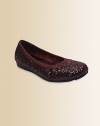 She'll have twinkle toes in these classic ballerina flats with a glam glitter finish.Fabric upperFaux leather liningRubber solePadded insoleNike Air technologyImported