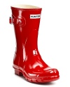 Glossy rubber rain boots with a legendary Hunter fit and comfort.