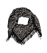 Add a celestially-inspired accent to any ensemble with Steffen Schrauts chic black and cream silk foulard - Stylish star print and elegant black fringe trim - Perennially cool triangular style ideal for knotting or draping at the neck - Pair with everything from a t-shirt and leather jacket or a cashmere pullover to a solid knit dress and blazer