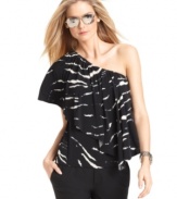 In a modern one-shoulder style, this MICHAEL Michael Kors abstract tie-dye printed top is perfect for edged-up spring style!