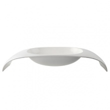 Villeroy & Boch's Urban Nature fruit bridge brings a dynamic new dimension to your table setting. The elegant bone-white porcelain pieces assume fluid, organic shapes for a effect that is both architectural and aerodynamic. Simple yet casually chic, Urban Nature is sure to take your next occasion to unexpected new levels.