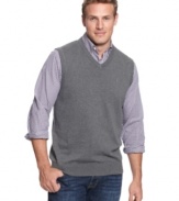 Take your look to the preppy side with this comfortable and stylish sweater vest from Izod.