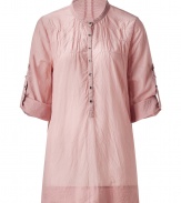 Stylish top in a fine old rose cotton viscose blend - Feminine, slim tunic cut with a round neck and rolled-up half sleeves -  New, long silhouette, casual wrinkled look and button placket - Super everyday top for many occasions - Wear with jeans, business pants or tight skirts, topped with a cardigan, denim jacket or blazer