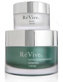 A powerfully gentle exfoliant créme containing a micro-crystalline powder that physically removes dead skin cells, unveiling a polished-to-perfection under layer. Skin immediately feels tighter and fresher, pores appear smaller. An intensely hydrating formula that quickly smoothes the skin post-application, its calming aloe and jojoba ingredients soften and smooth.