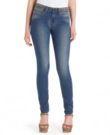 Levi's updates your favorite skinny jeans with contrast-color accents -- and creates a two-tone style that's totally cute!