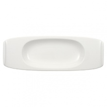 Villeroy & Boch's Urban Nature dessert bowl/starter boat brings a dynamic new dimension to your table setting. The elegant bone-white porcelain pieces assume fluid, organic shapes for an effect that is both architectural and aerodynamic. Simple yet casually chic, Urban Nature is sure to take your next occasion to unexpected new levels.