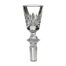 The perfect companion for a fine vintage, this crystal stopper from Waterford Crystal features the Lismore pattern's diamond-like facets.